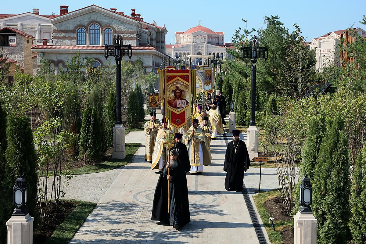 Shenjtërimi i kishës së muzeut dhe kompleksit të tempullit "Kersonezi i Ri". Foto: kanali telegram i Sergei Aksenov