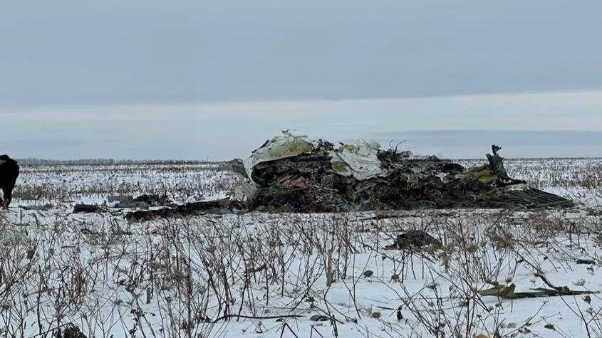 Самолет Ил-76 потерпел крушение в Белгородской области. По данным МО РФ, на борту находились пленные украинцы
