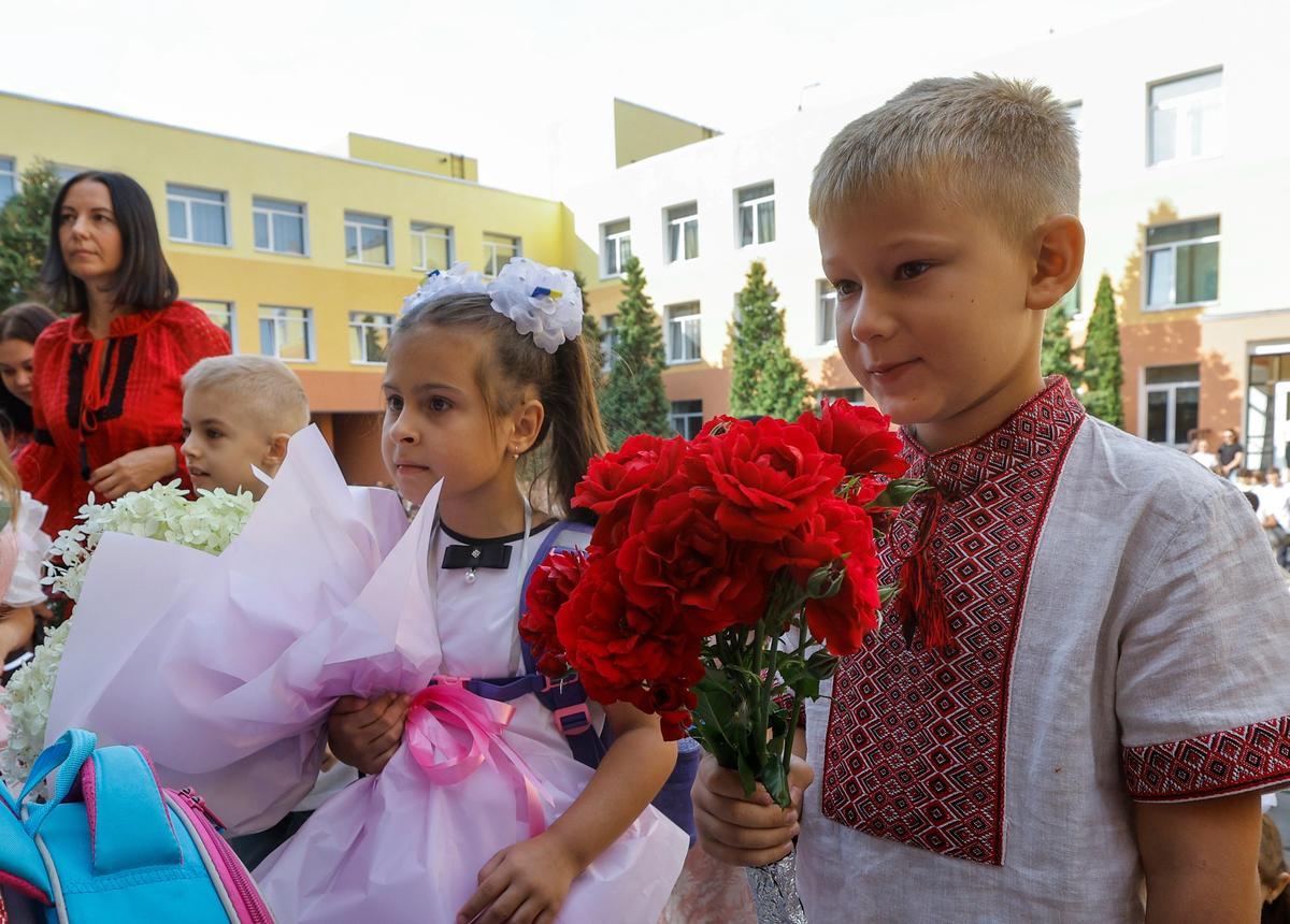 Ukrainian children attend the first day of the new school year in Kyiv, 2 September 2024. Photo: PA-EFE / SERGEY DOLZHENKO