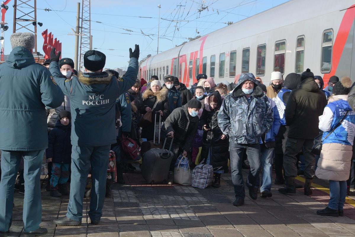 Беженцы на вокзале в Воронеже. Фото: Иван Иванов