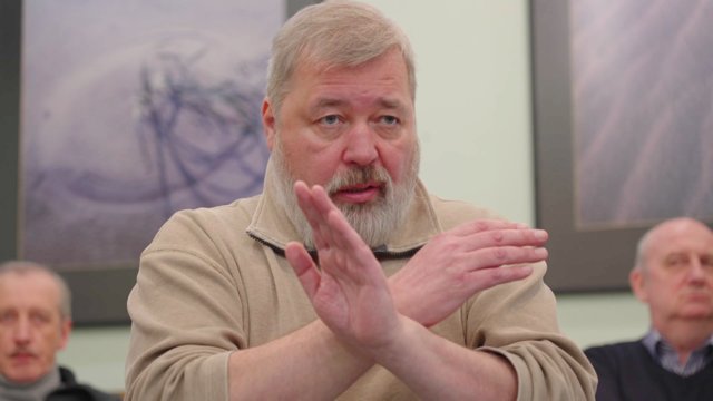 Former Novaya Gazeta editor-in-chief Dmitry Muratov during an editorial meeting in a still from Of Caravan and the Dogs. Photo: Askold Kurov /Anonymous1