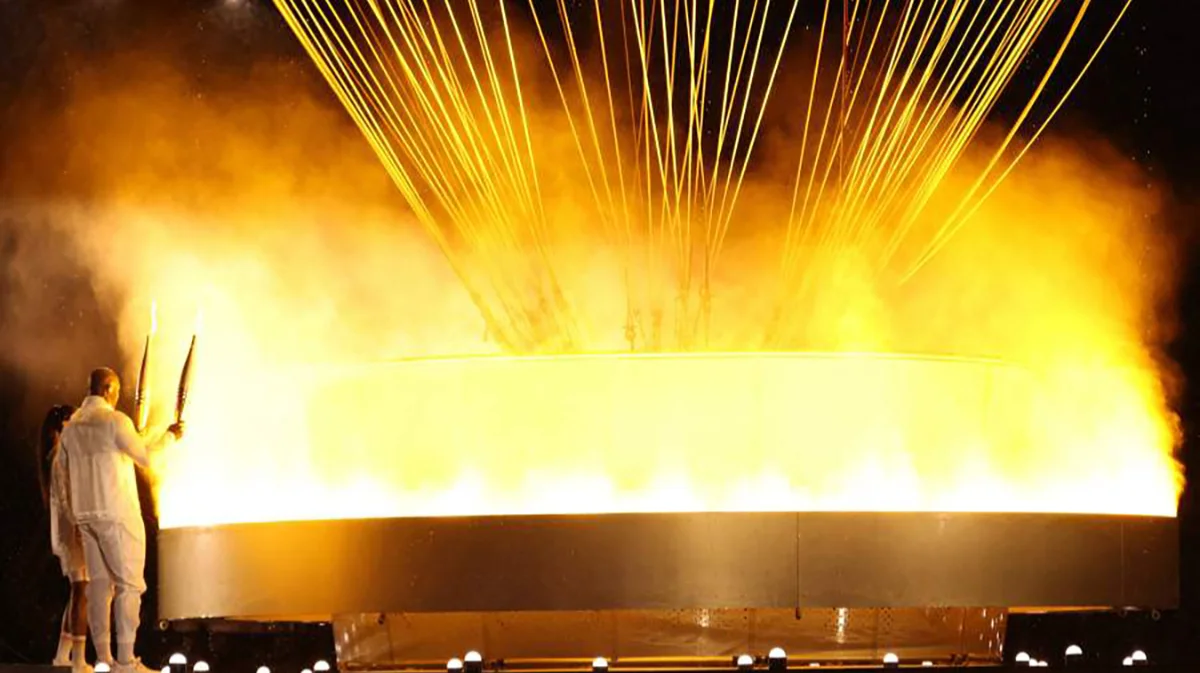 Начнем с простого. Вы наверняка уже слышали, кто из мировых звезд вынес олимпийский огонь на церемонии открытия Олимпиады в Париже? 