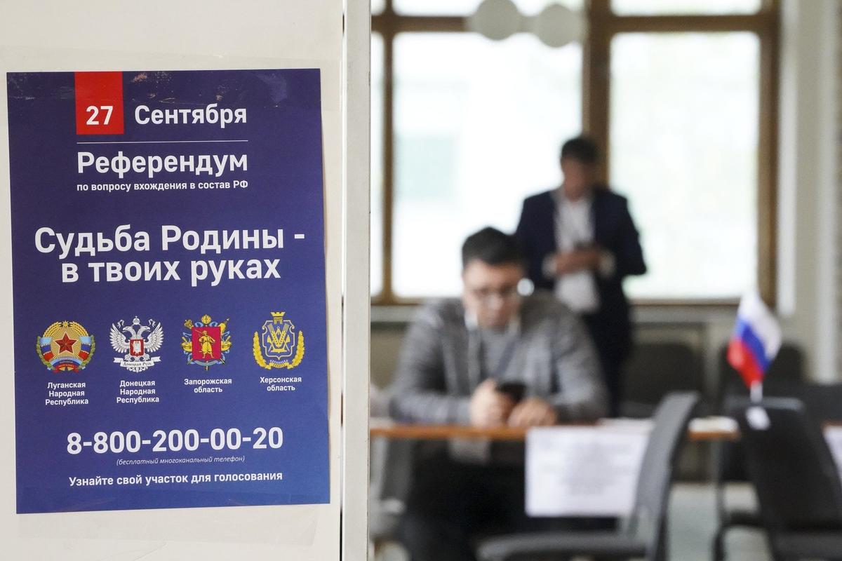 Голосование на референдуме о вхождении в состав России. Фото: Stringer / Anadolu Agency / Getty Images