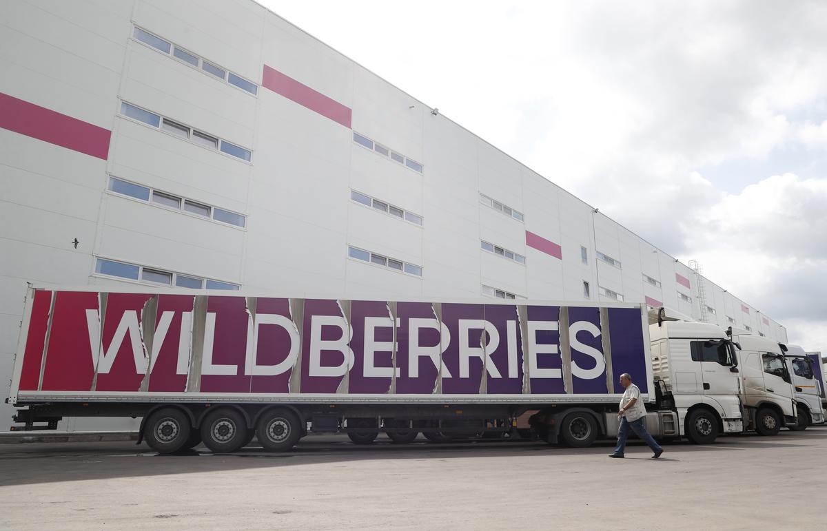 Trucks outside a Wildberries warehouse in Koledino, in Russia’s Moscow region, 29 July 2021. Photo: EPA-EFE / MAXIM SHIPENKOV