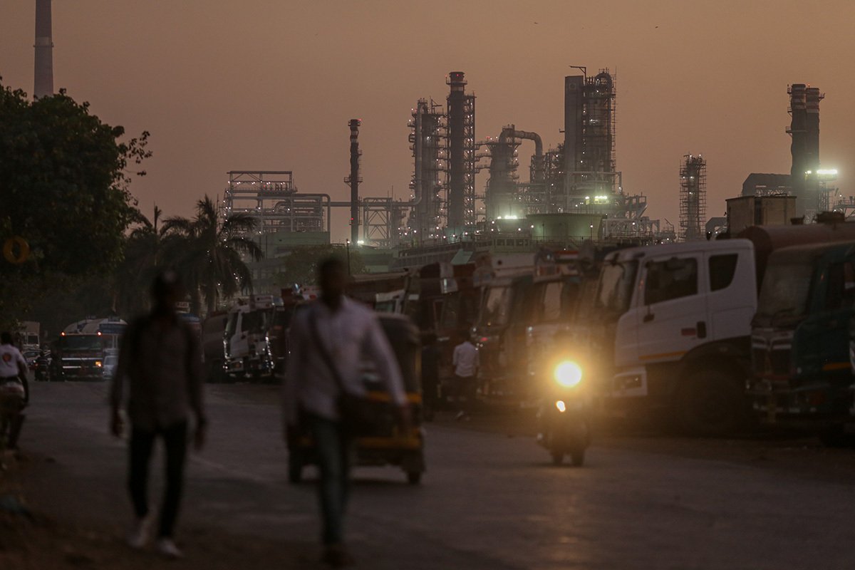 Нефтеперерабатывающий завод в Индия использующий для переработки нефть в том числе из России, декабрь 2022. Фото: Dhiraj Singh / Bloomberg / Getty Images