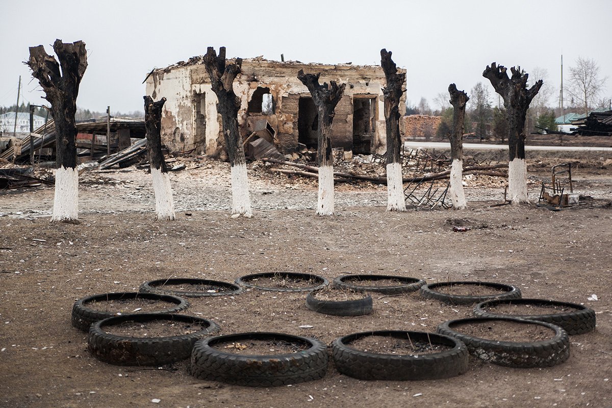 Поселок Сосьва после пожара. Фото: Николай Кожевников, специально для «Новой газеты Европа»