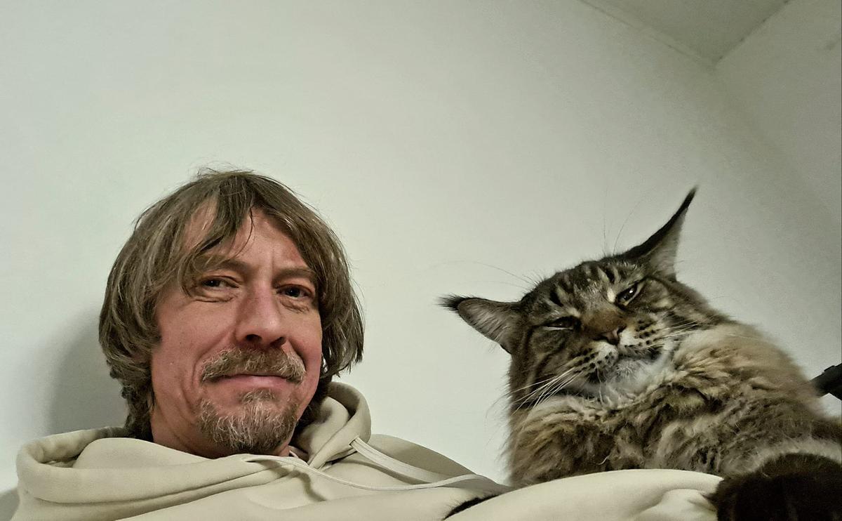 Егор и кот Маркус. Фото:  Facebook