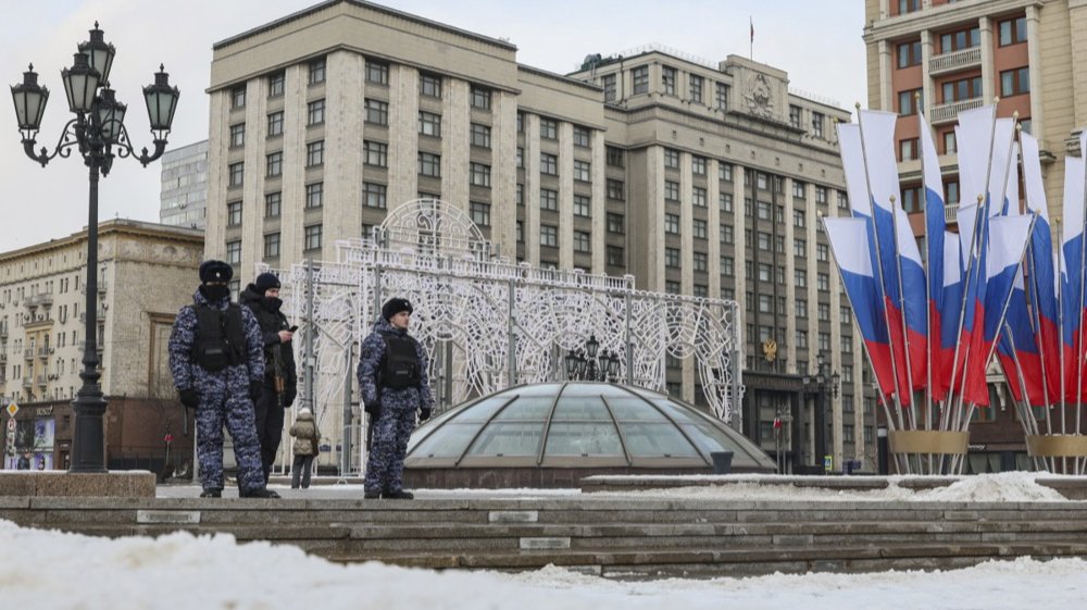 Госдума приняла поправку о введении штрафов за поиск «экстремистских» материалов. В Минцифры заявили, что это альтернатива полной блокировке иностранных мессенджеров