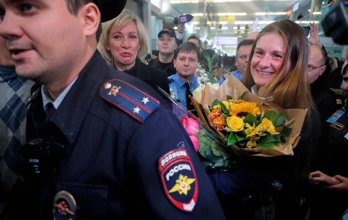 Мария Бутина в московском Шереметьево после освобождения из американской тюрьмы, 26 октября 2019 года. Фото: Сергей Ильницкий / EPA