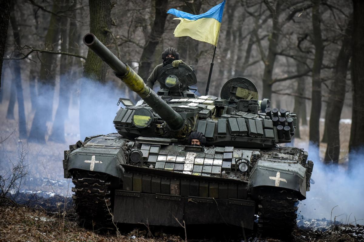 A Ukrainian T-72 tank in eastern Ukraine’s Donetsk region, 18 January 2023. Photo: EPA-EFE / OLEG PETRASYUK