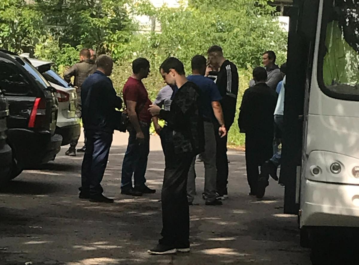 3 августа от военкомата в Гатчине отправился автобус с подлежащими «переподготовке» мужчинами