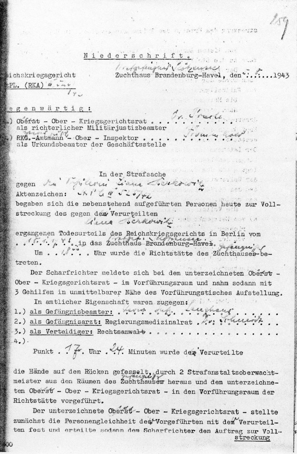 Первая страница протокола о казни Лиане Берковиц. В нем содержится ошибка: указано неверное время (должно быть не 17:24, а 19:24). Фото: gedenkstaette-ploetzensee.de
