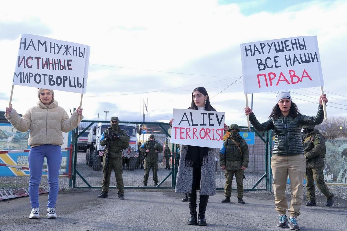 Акция протеста жителей Карабаха в Лачинском корридоре. Фото:  Ani Balayan