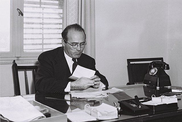 Первый директор израильской внешней разведки «Моссад» Реувен Шилоах, 1948 год. Фото: National Photo Collection of Israel