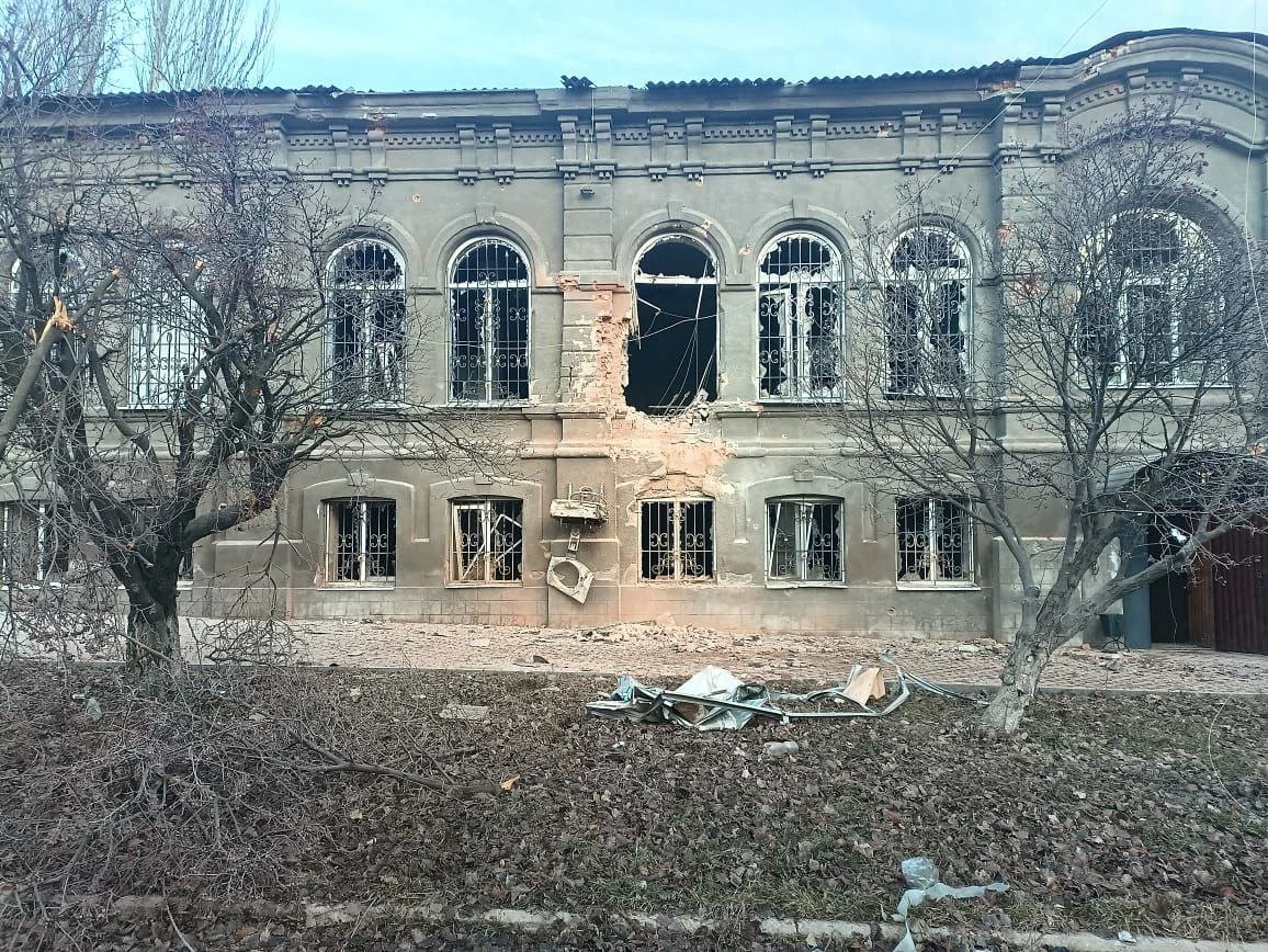 Photo: a damaged building/Pavlo Kyrylenko
