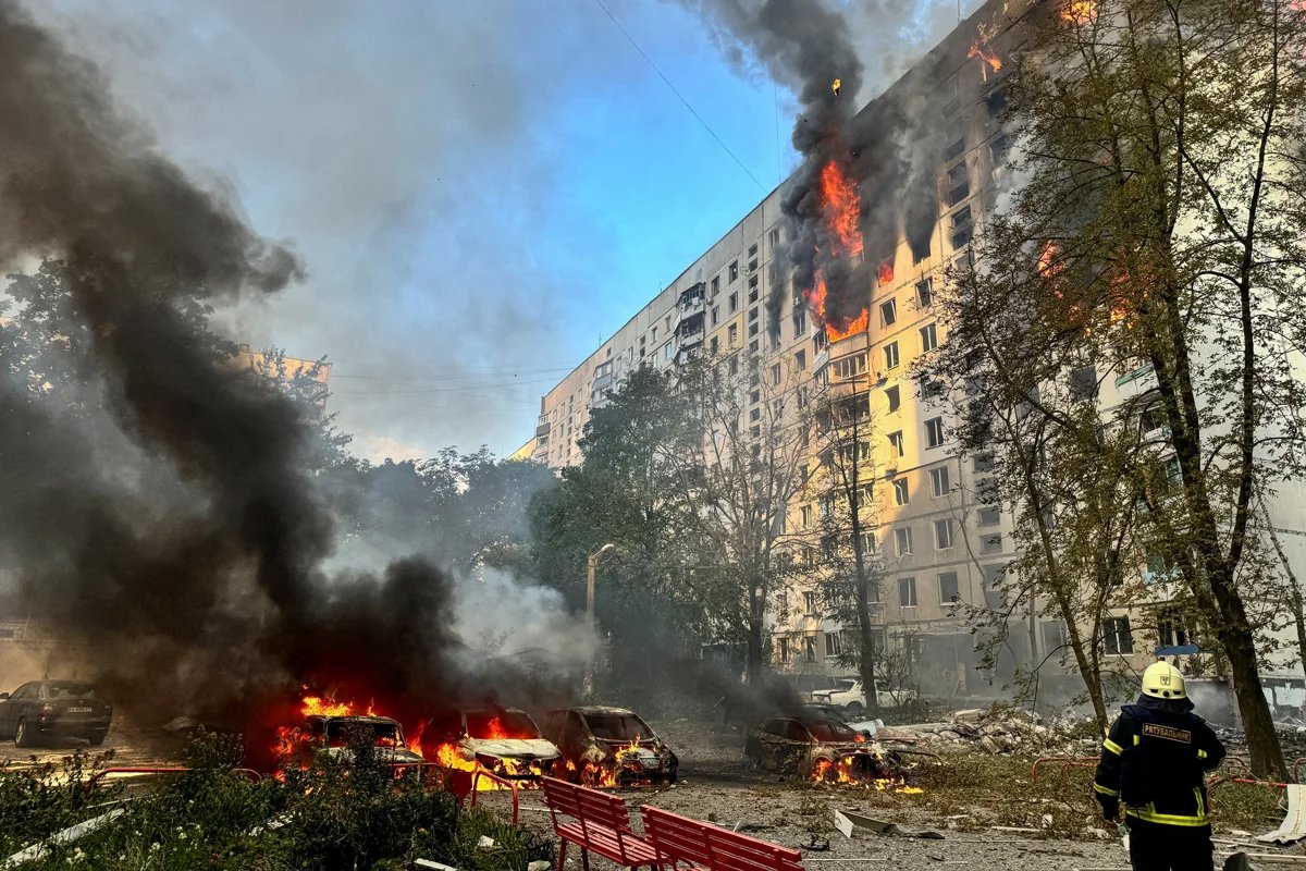 General view of a residential building damaged by a Russian airstrike in Kharkiv, 30 August 2024. Photo: Vitaliy Hnidyi / Reuters / Scanpix / LETA