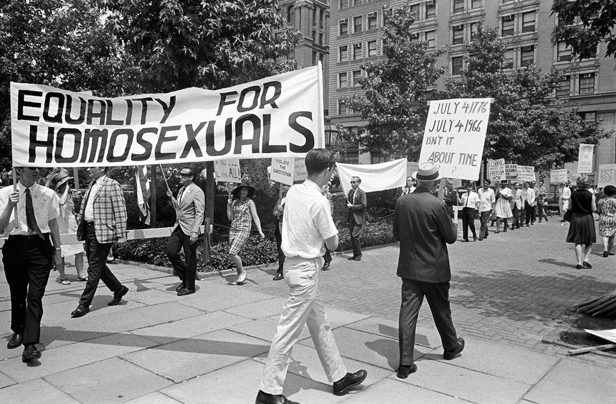 Протестующие во время ежегодного напоминания о гражданских правах гомосексуалов в Филадельфии, штат Пенсильвания, 4 июля 1966 года. Фото: Bob Parent / Getty Images