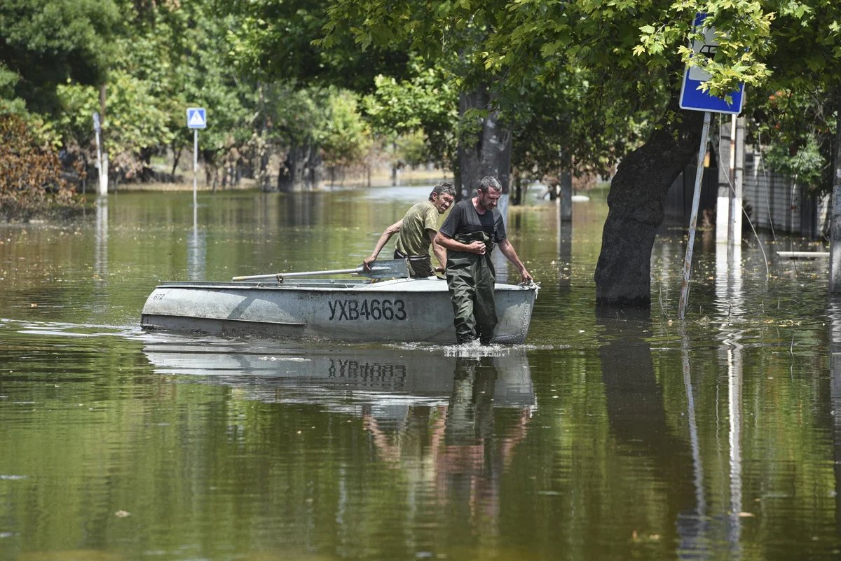 Evacuations from flooded areas of Hola Prystan in the Kherson region, Ukraine, 5 July 2023. Photo: Anadolu Agency / Abaca Press / ddp images / Vida Pres