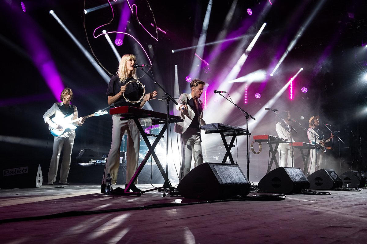 Рок-группа La femme на фестивале Paléo в Ньоне, 20 июля 2022 года. Фото: Lionel Flusin / Gamma-Rapho / Getty Images