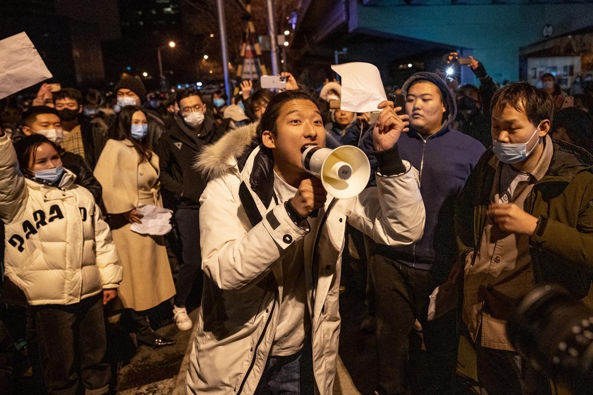 Протест против коронавирусных ограничений в Пекине, 28 ноября 2022 года. Фото: Bloomberg