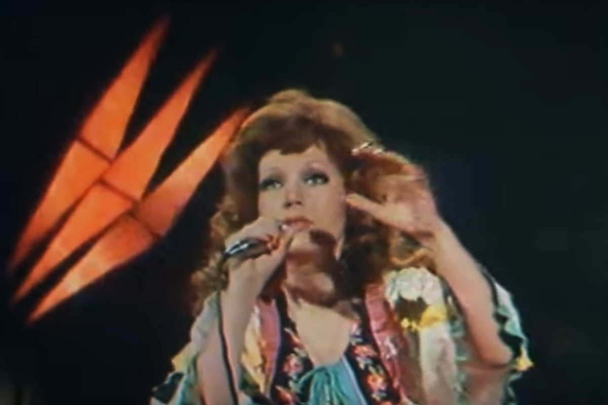 Выступление Аллы Пугачевой на фестивале «Золотой Орфей 1976» с песней «Арлекино», фрагмент из фильма «Как стать звездой»