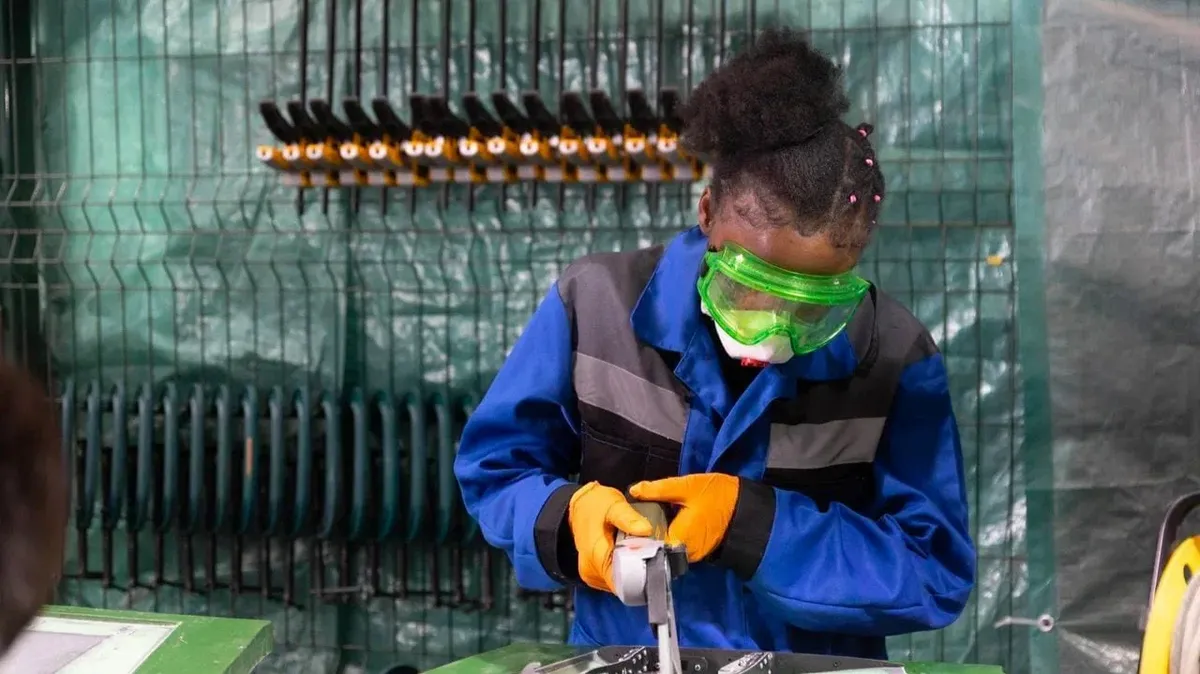 Россия обманом привлекла около 200 женщин из Азии и Африки к сборке дронов Shahed в Татарстане