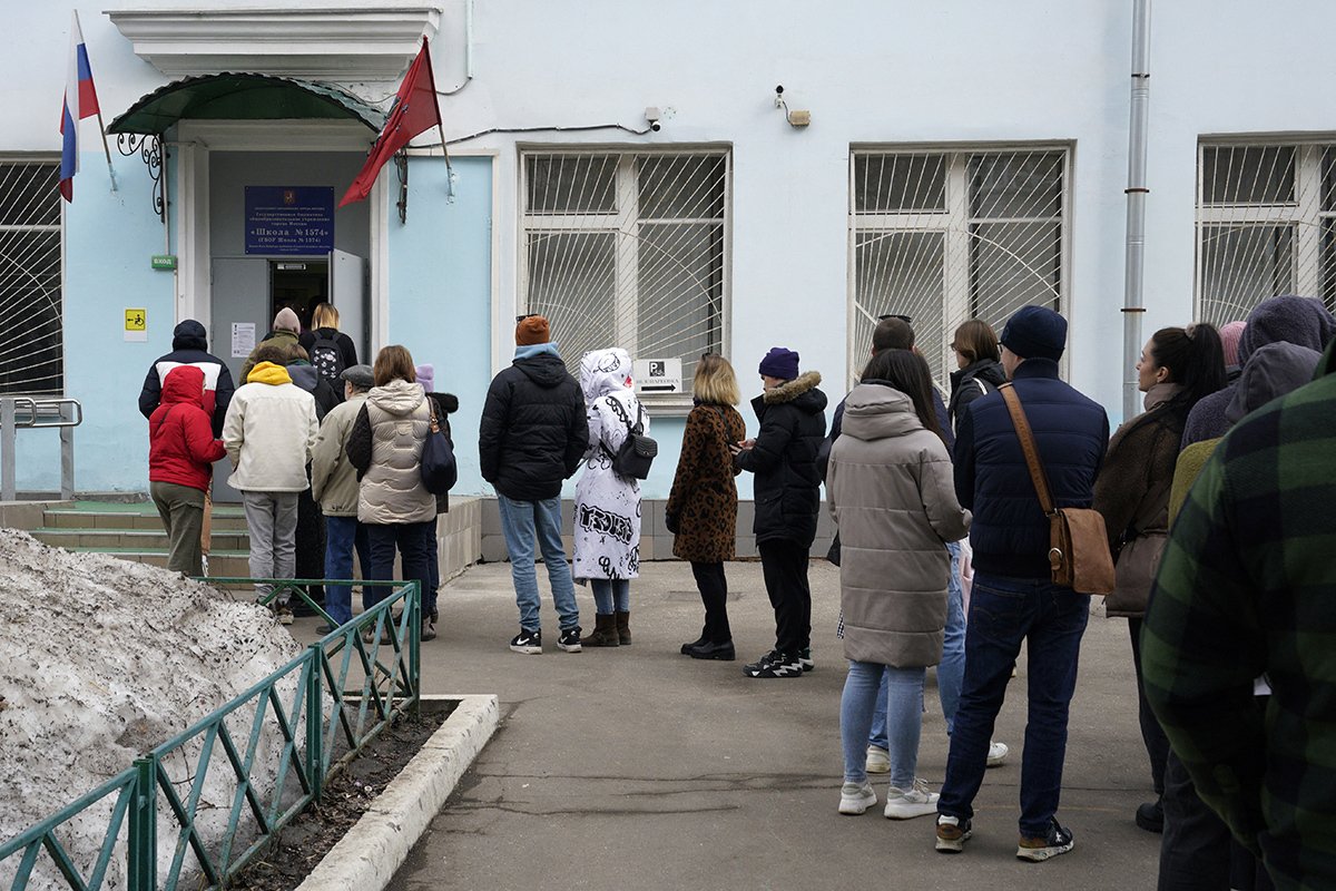 Очередь на входе у избирательного участка в Москве, 17 марта 2024 года. Фото: Gripas Yuri / ABACA / Shutterstock / Vida Press