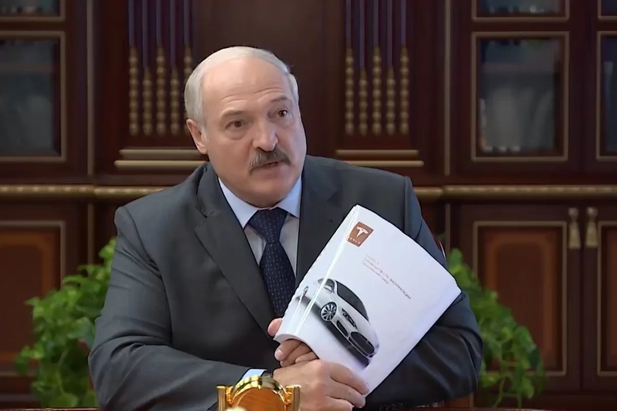 Alexander Lukashenko holds a Tesla manual. Photo: YouTube