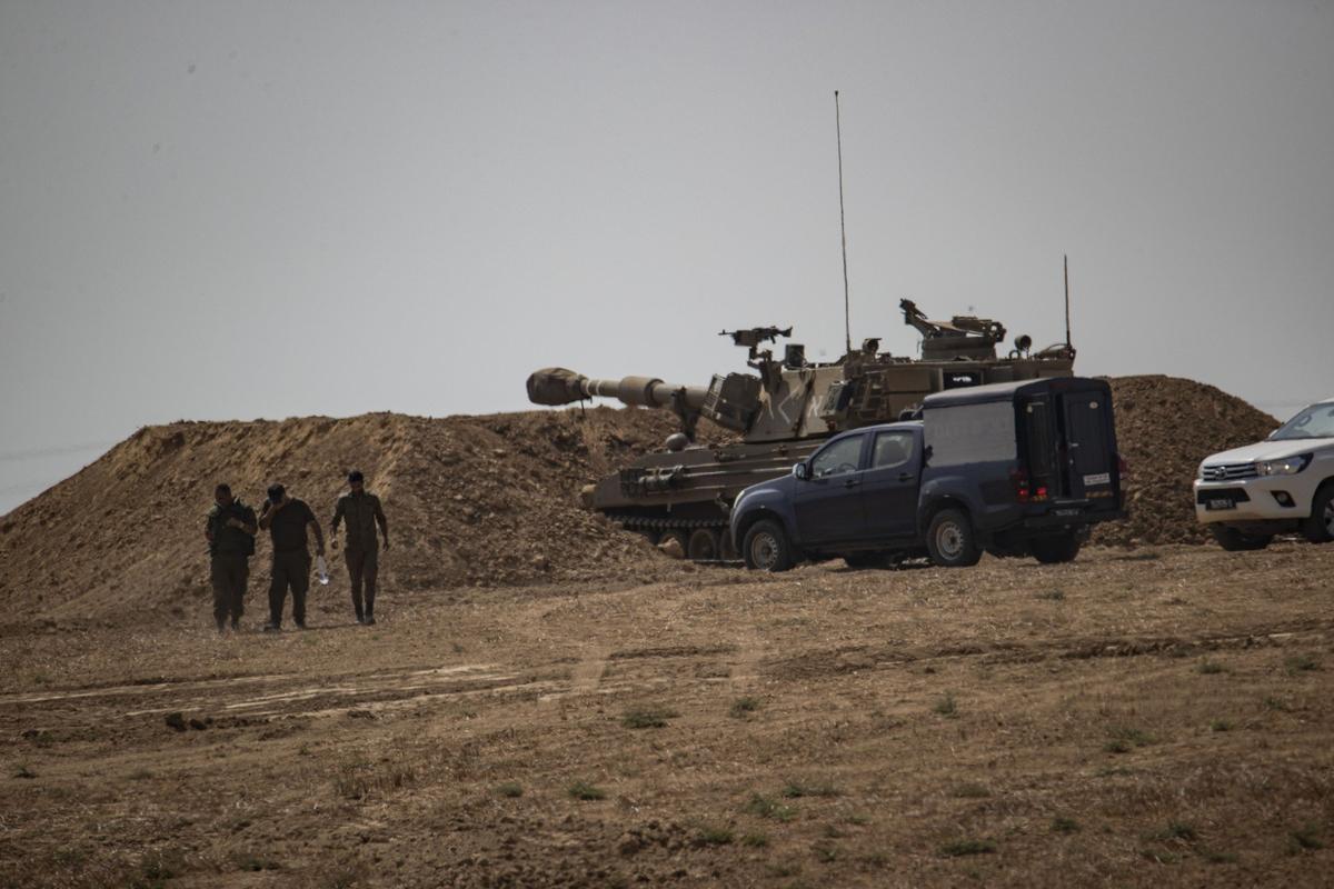 Танковые подразделения израильской армии перебрасываются в районы вокруг сектора Газа, 6 августа 2022 года. Фото: Mostafa Alkharouf / Anadolu Agency / Getty Images