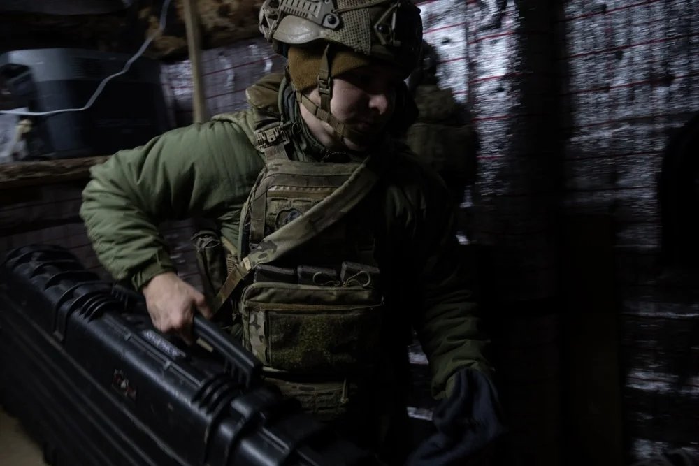 Ukrainian Azov Battalion soldier in a trench near the frontline city of Toretsk. Photo: María Senovilla / EPA-EFE