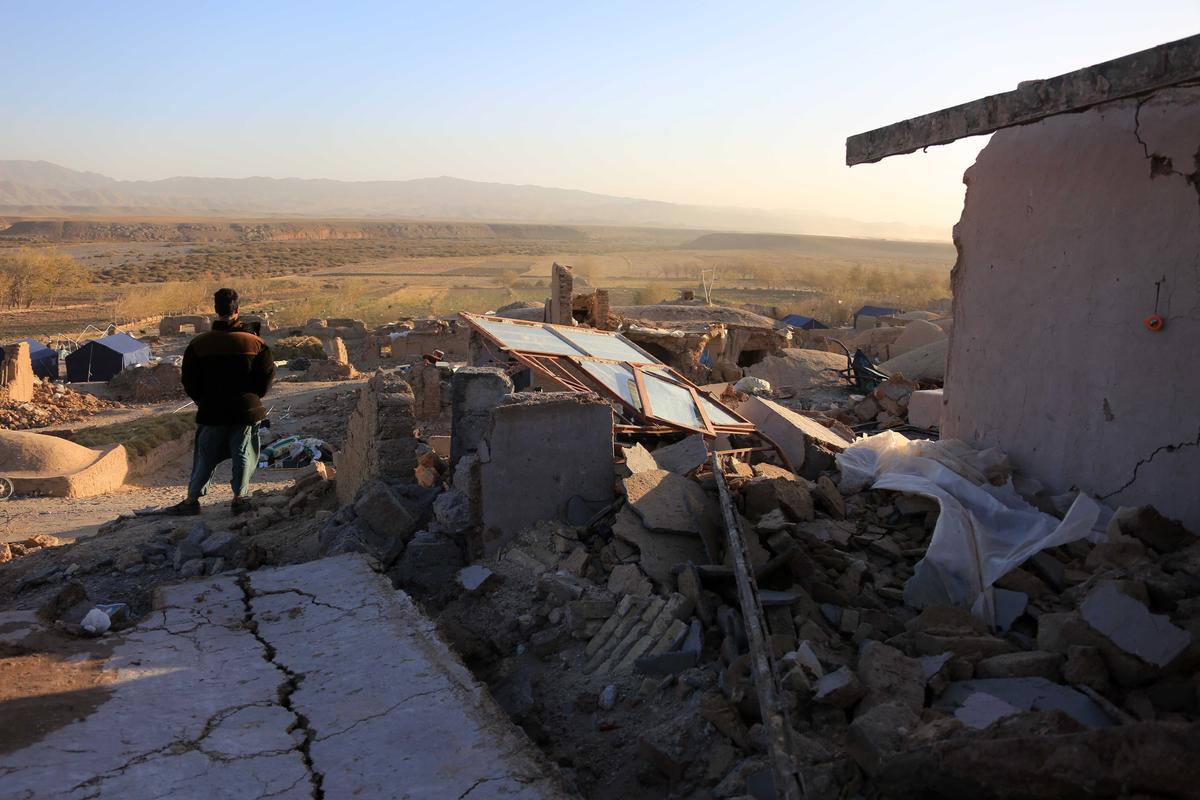 Поврежденные дома в пострадавшем от землетрясения районе Зинда Джан в Герате, Афганистан, 8 октября 2023 года. Фото: Самиулл Попал / EPA-EFE