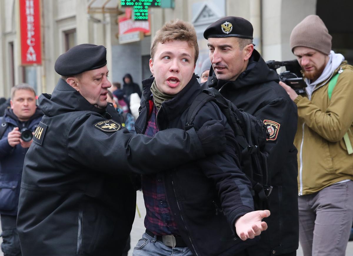 Police officers detain Raman Pratasevich at an opposition rally in Minsk, Belarus, 26 March 2017. Photo: EPA / TATYANA ZENKOVICH