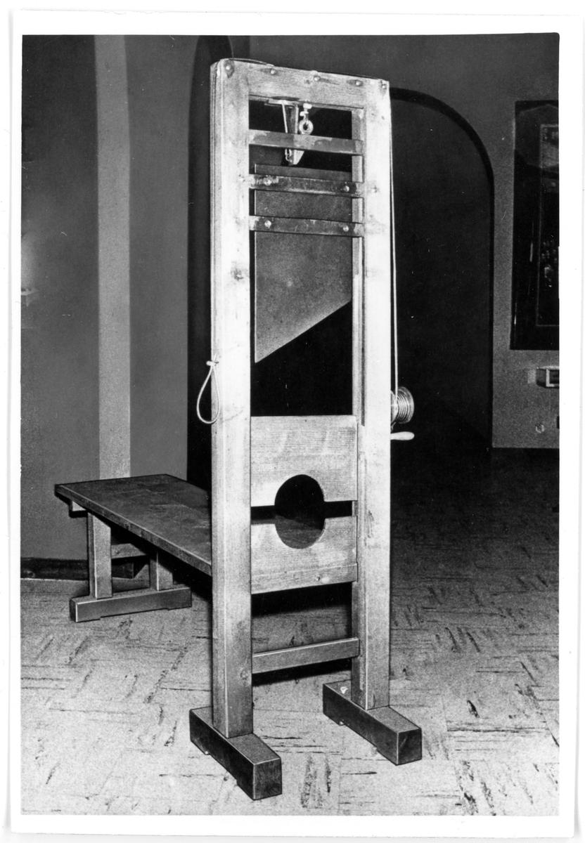 Гильотина в земельном суде Вены. Подобные использовались и для казней «предателей» в вермахте. Фото: Архив австрийского Сопротивления (DÖW)