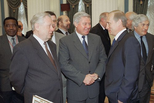 Марат Баглай (слева), Вячеслав Лебедев (в центре) и Владимир Путин, Фото:  Wikimedia Commons , CC BY 4.0