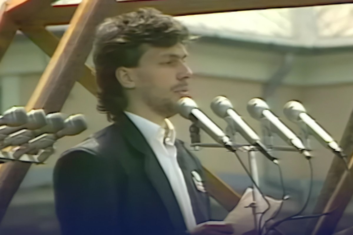 Выступление Виктора Орбана на церемонии перезахоронения Имре Надя, 1989 год. Фото: YouTube / Orban Viktor
