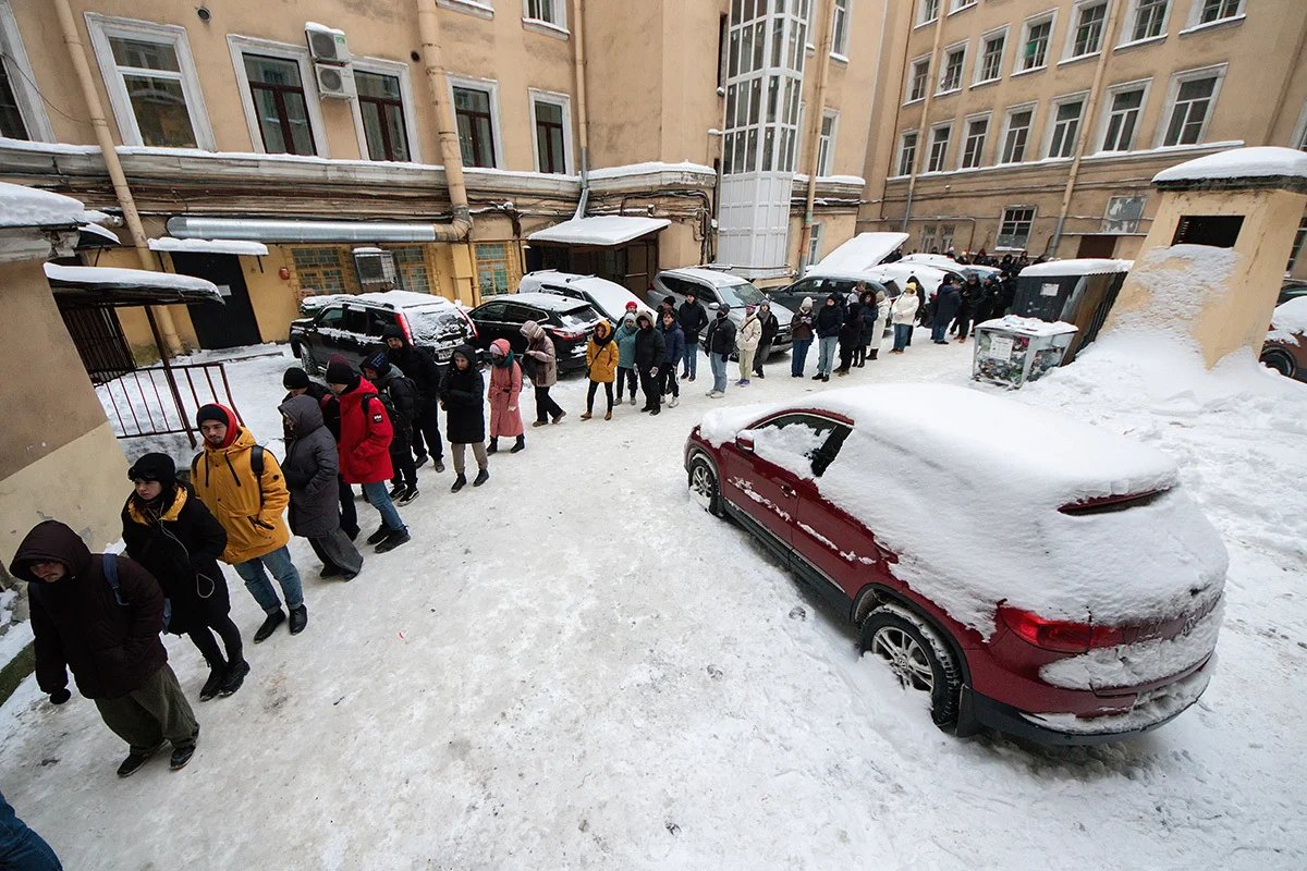 Russians queuing up to put in their signatures for Boris Nadezhdin’s candidacy, St. Petersburg, 21 January 2024. Photo: Artem Priakhin / SOPA Images / Sipa USA / Vida Press