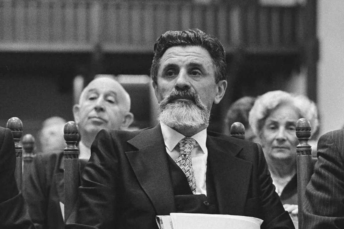 Үлкен кеудесі бар жетілген әйел онлайн видео