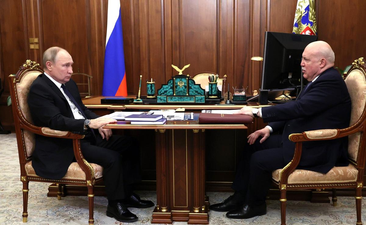 Владимир Путин и Дмитрий Мезенцев. Фото:  Президент России