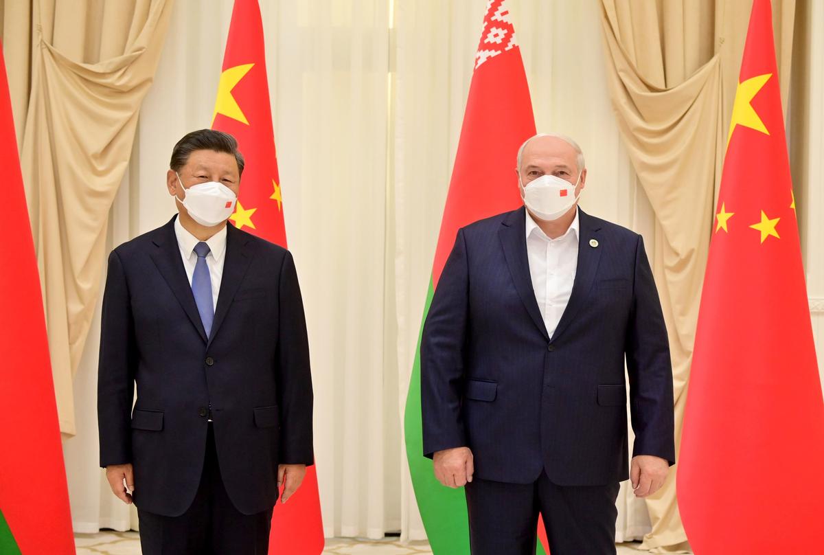 Си Цзиньпин и Александр Лукашенко на саммите ШОС в Самарканде