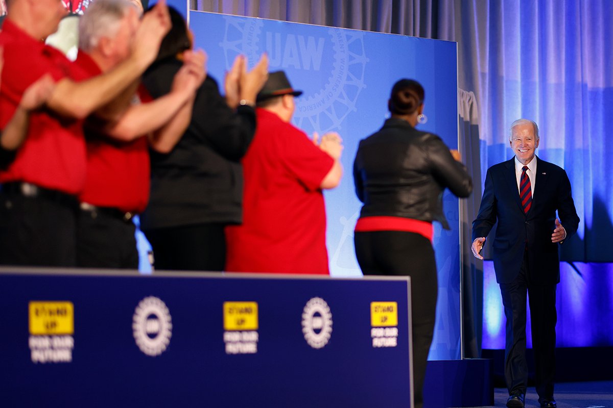 Президент США Джо Байден на конференции Организации работников автомобильной промышленности (UAW) в Вашингтоне, округ Колумбия, США, 24 января 2024 года. Фото: Ting Shen / EPA-EFE