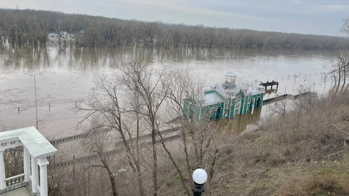 Паводок дошел до Оренбурга. Уровень воды достиг критической отметки и продолжает расти