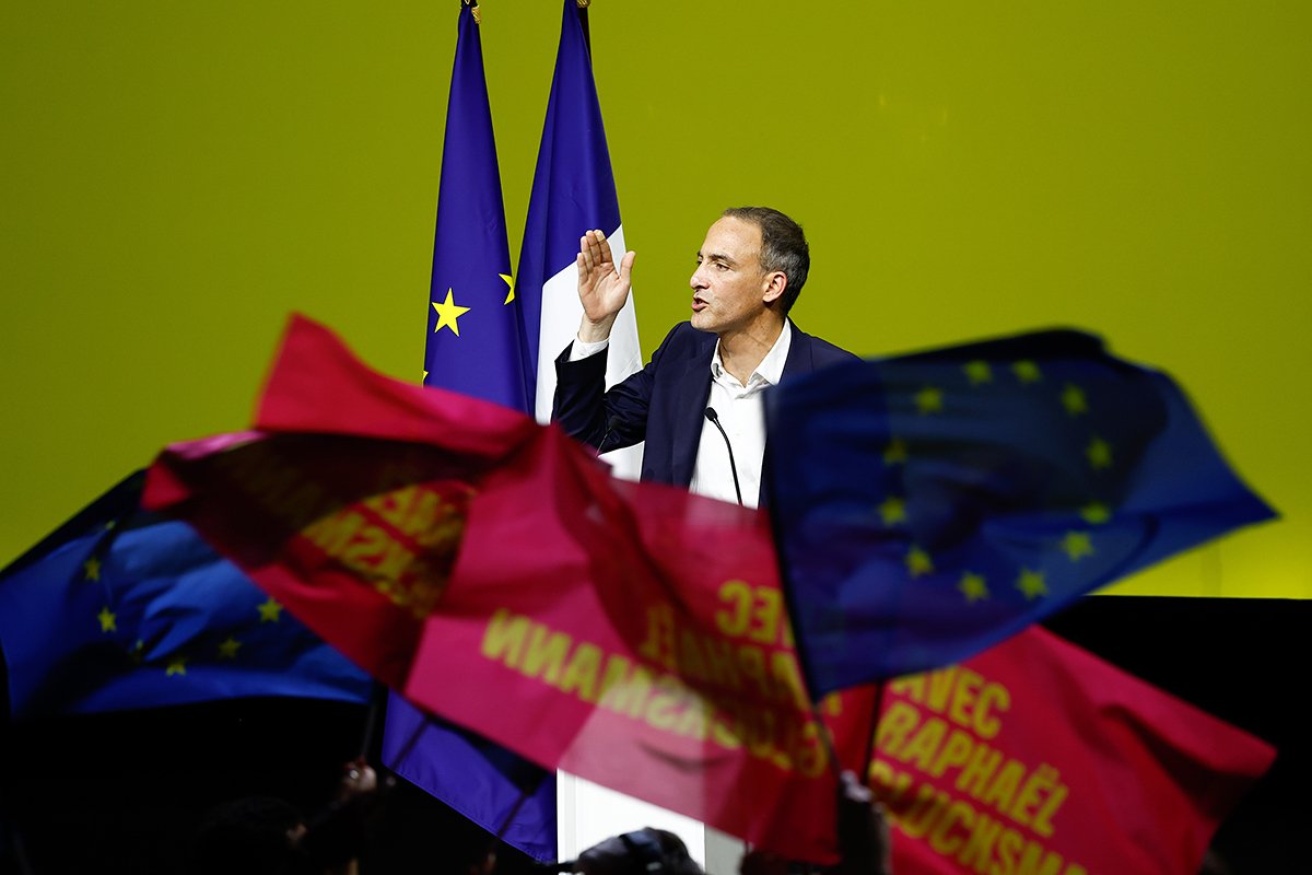 Основатель гражданского движения Place Publique Рафаэль Глюксманн выступает на предвыборном митинге, Франция, 30 мая 2024 год. Фото: Mohammed Badra / EPA-EFE