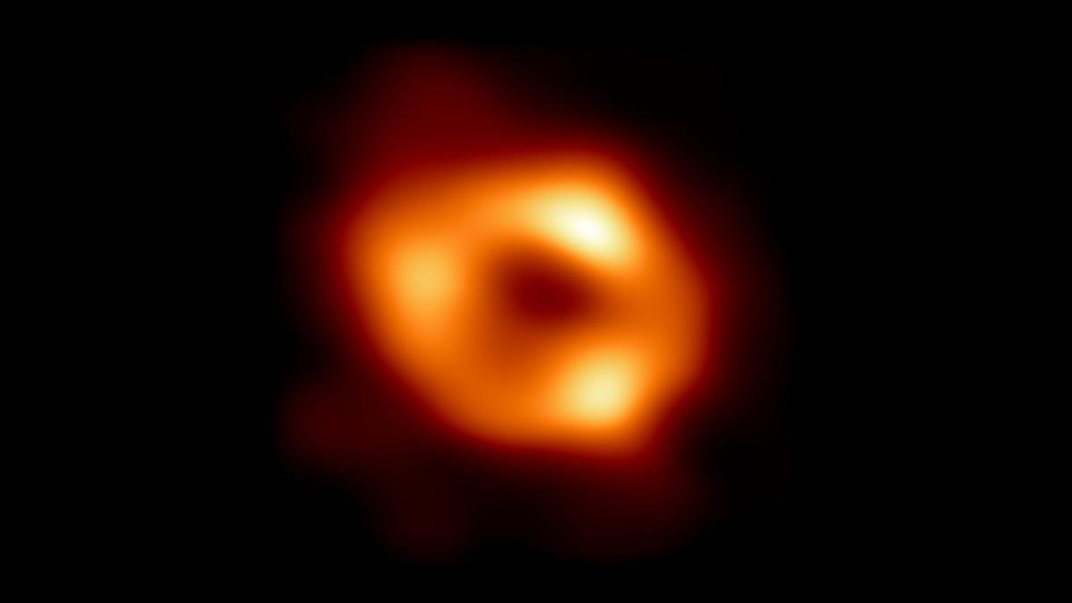Изображение сверхмассивной черной дыры в центре нашей галактики. Фото: NASA / Getty Images