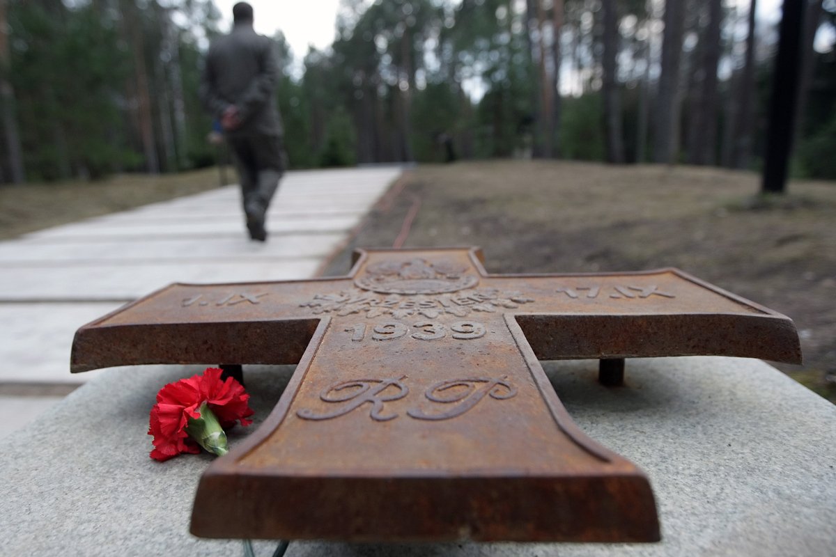 Польское военное кладбище в Катыни. Фото: Максим Шипенков / EPA-EFE