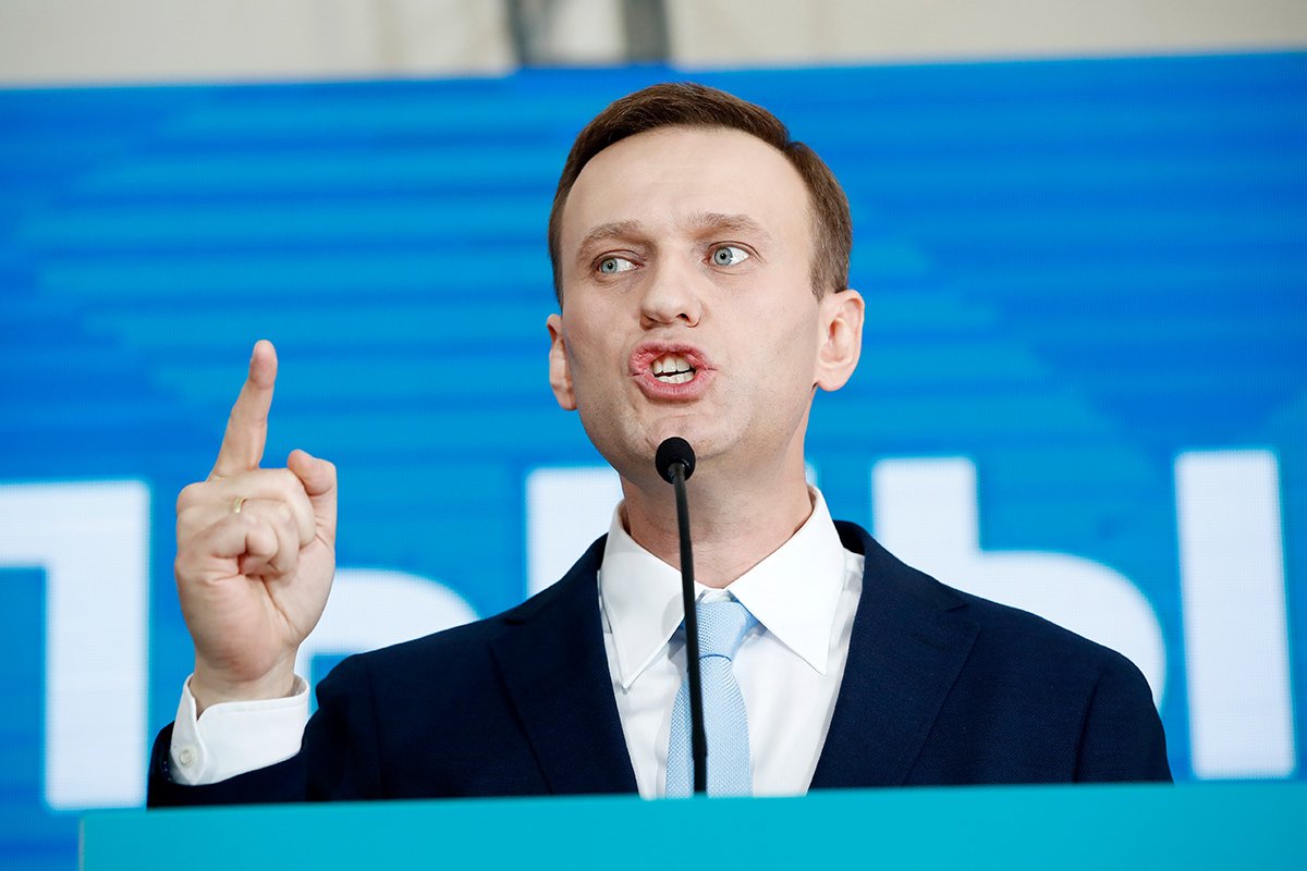 Алексей Навальный выступает на встрече с инициативной группой в поддержку его выдвижения в качестве кандидата в президенты России в Москве, 24 декабря 2017 года. Фото: Stringer / EPA-EFE