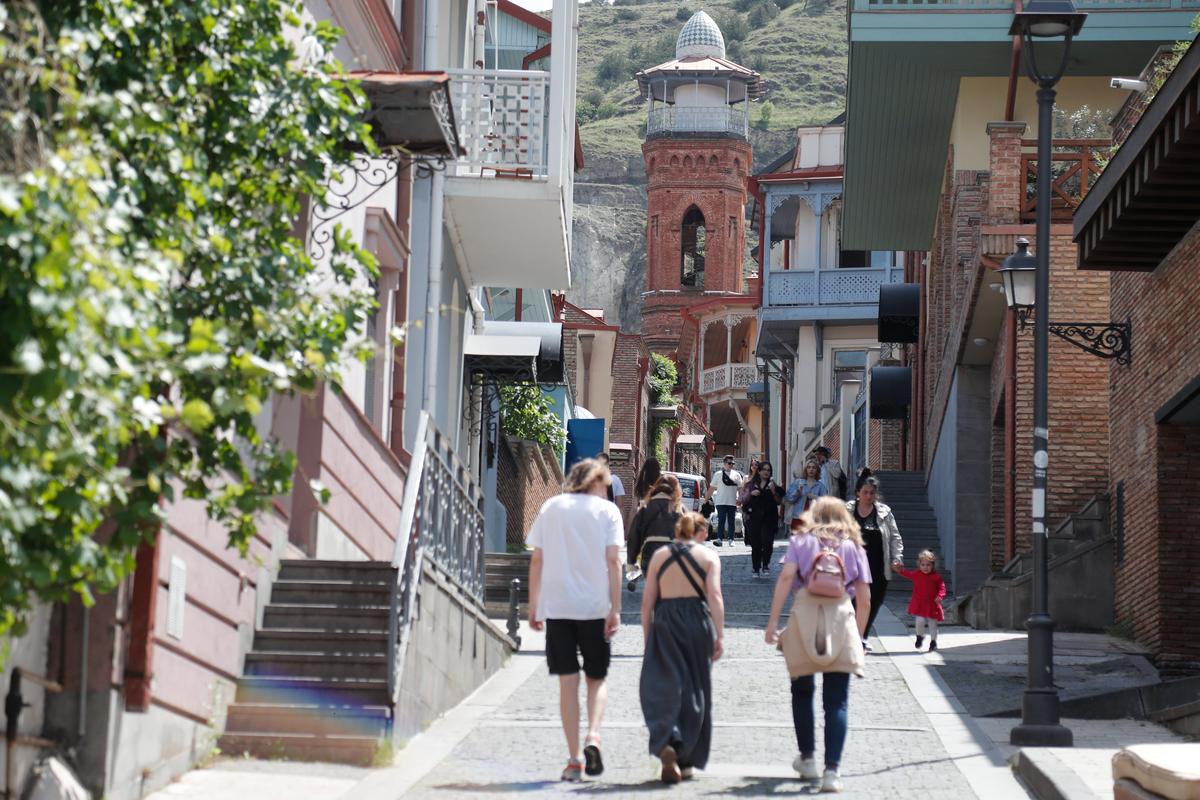 Старый город Тбилиси, 10 мая 2023 г. Фото: EPA-EFE/ZURAB KURTSIKIDZE
