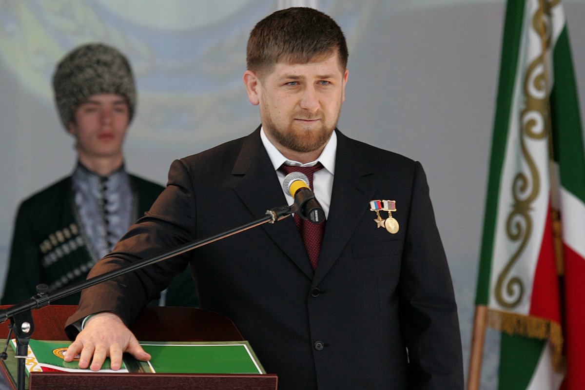 Рамзан Кадыров принимает присягу после вступления в должность президента Чечни, 5 апреля 2007 года. Фото: Дима Коротаев / Epsilon / Getty Images