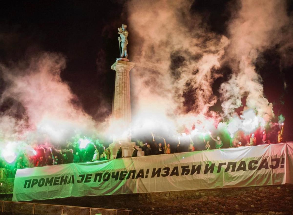 Предвыборный митинг оппозиции у памятника Победителю в Белграде. Источник: Instagram ZLF