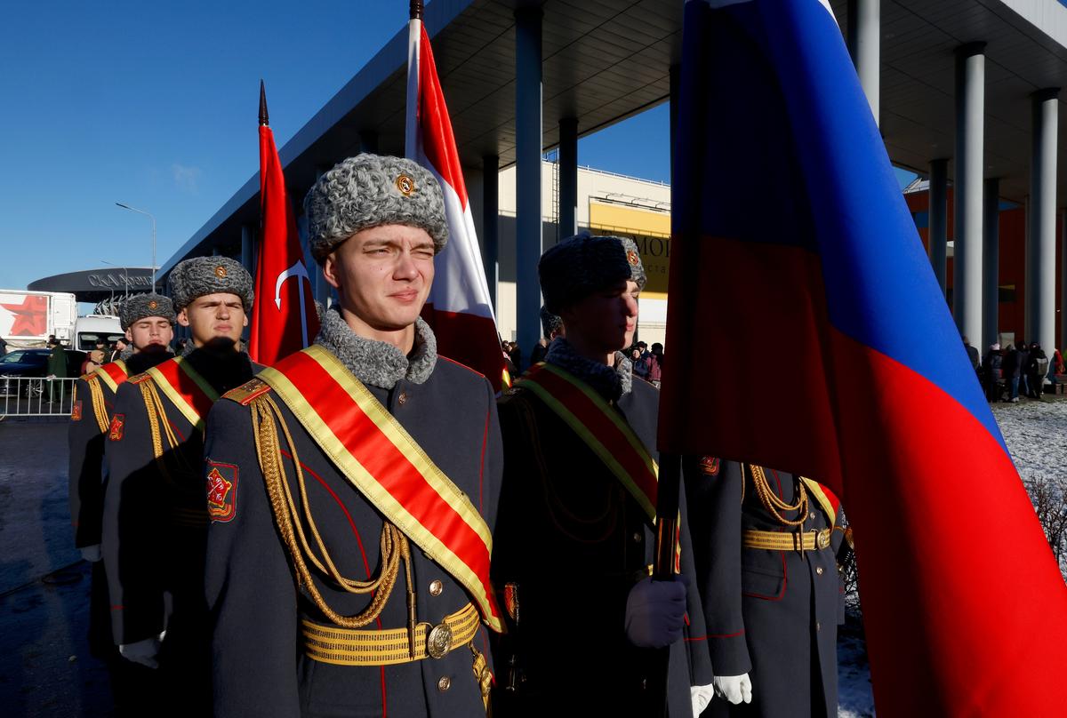 Russian honour guards at an exhibition featuring military equipment seized in Ukraine, St. Petersburg, Russia, 4 November 2024. Photo: EPA-EFE/ANATOLY MALTSEV