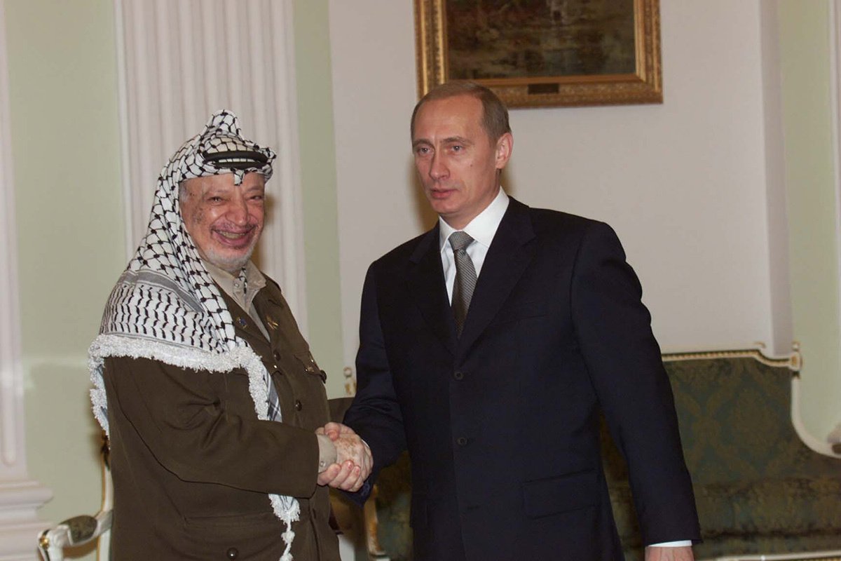 Kryetari i Autoritetit Kombëtar Palestinez Yasser Arafat dhe Presidenti rus Vladimir Putin në një takim në Moskë, 24 nëntor 2000.  Foto: Laski Diffusion/Getty Images